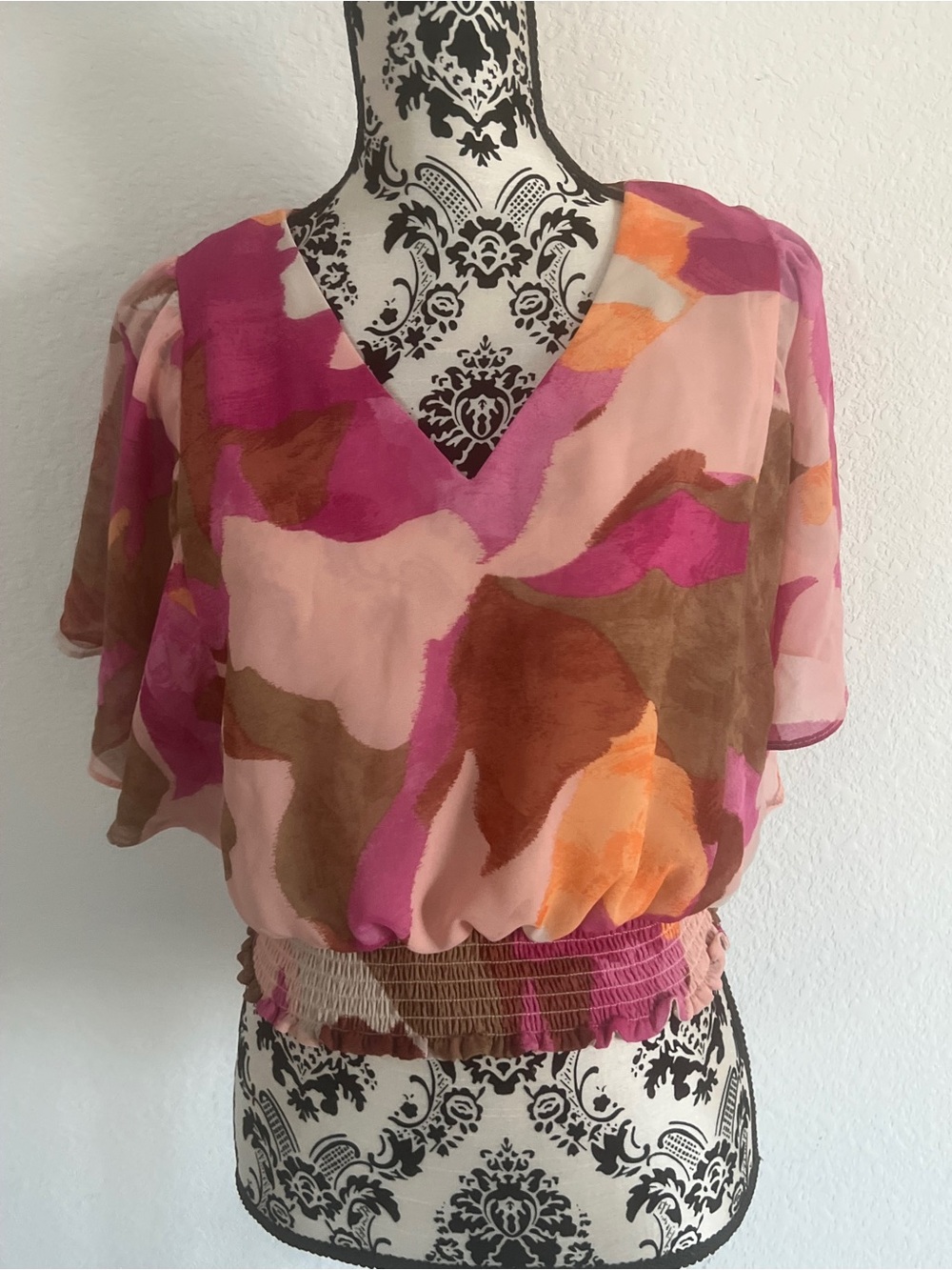 Halogen Medium Abstract Floral V-Neck Smocked Hem Flutter Sleeve Blouse